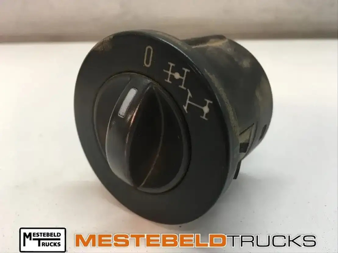 MAN Differentieelsper schakelaar - Cabine e interior para Camião: foto 1 MAN Differentieelsper schakelaar - Cabine e interior para Camião: foto 1