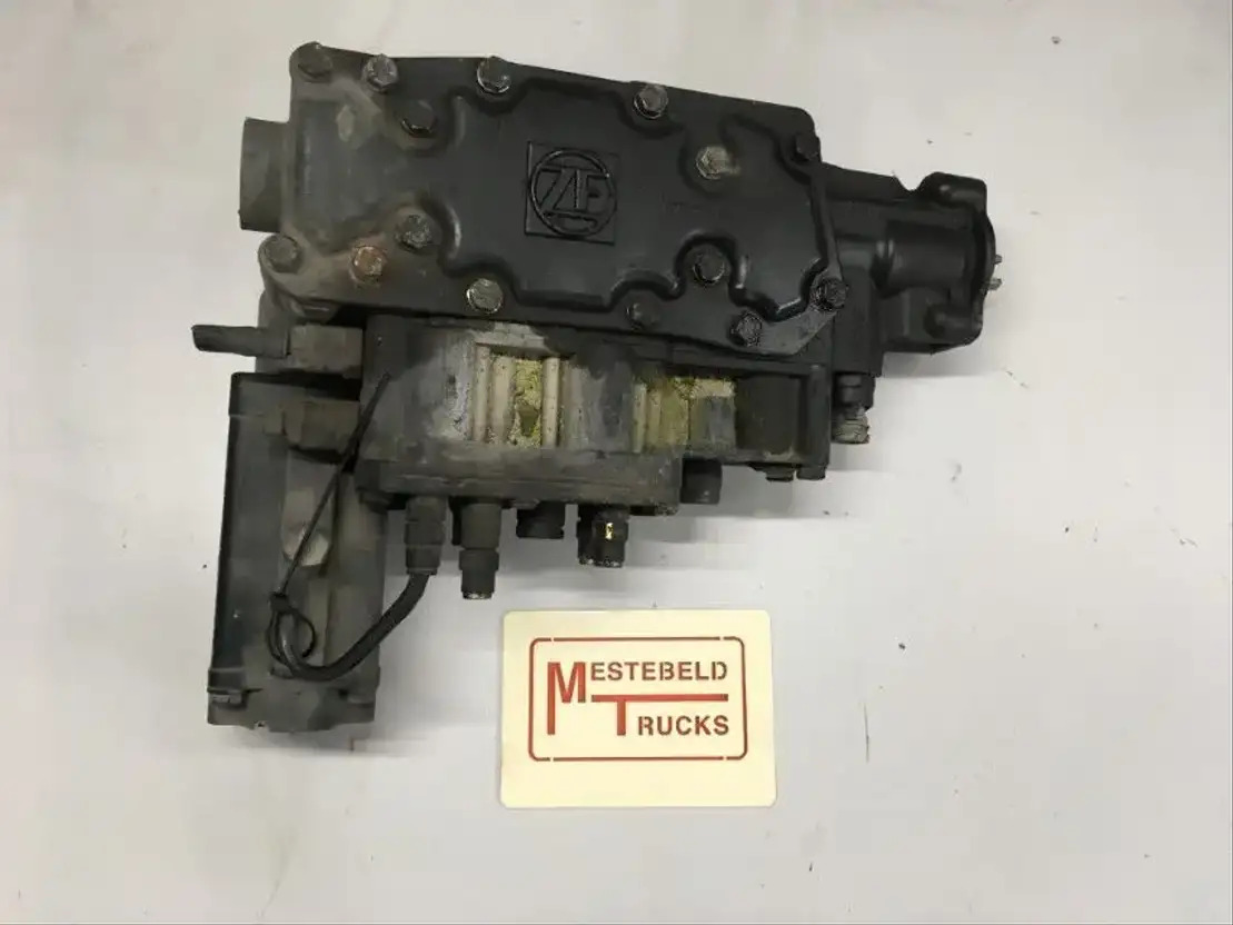 MAN H ydraulisch schakeldeksel - Caixas de velocidade e peças para Camião: foto 1 MAN H ydraulisch schakeldeksel - Caixas de velocidade e peças para Camião: foto 1