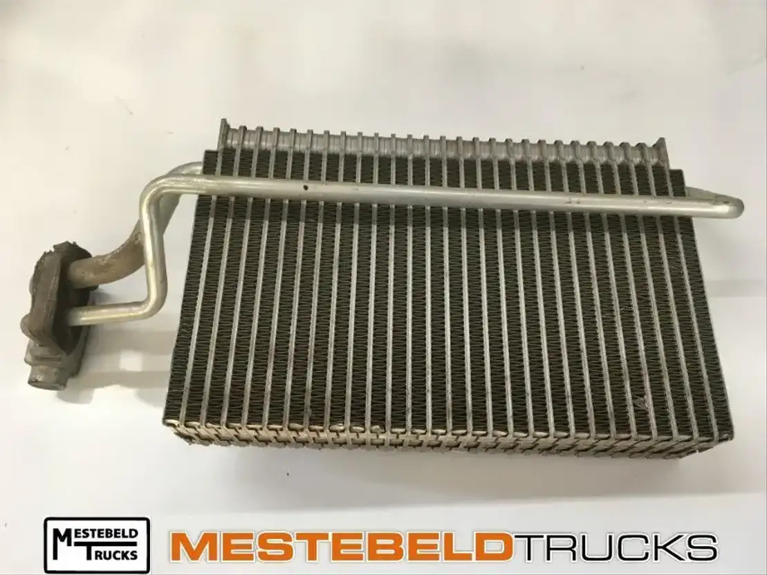 MAN Kachelradiateur - Cabine e interior para Camião: foto 1 MAN Kachelradiateur - Cabine e interior para Camião: foto 1