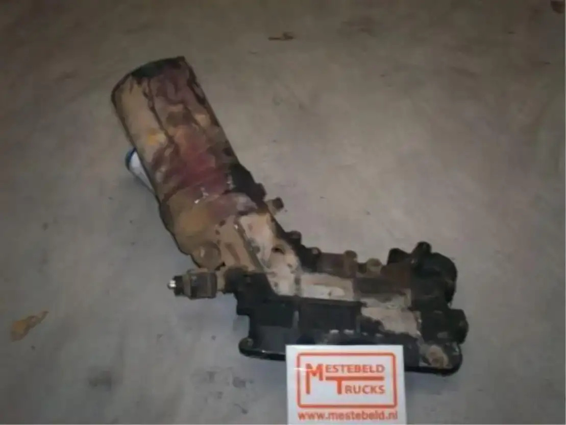 MAN Oliekoeler D2840 LF460 - Motor e peças para Camião: foto 1 MAN Oliekoeler D2840 LF460 - Motor e peças para Camião: foto 1