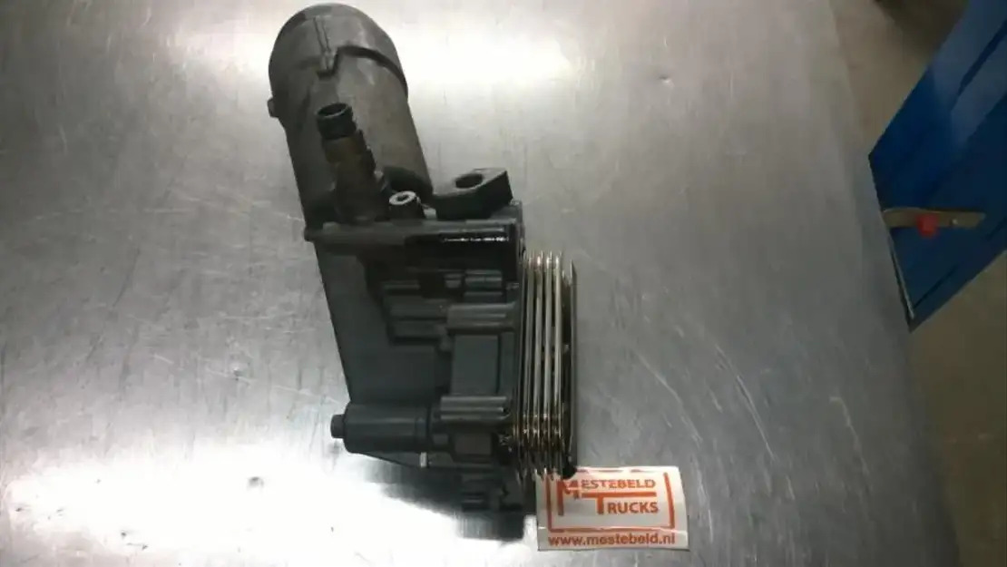 MAN Oliekoelermoduul D0834 TGL - Motor e peças para Camião: foto 1 MAN Oliekoelermoduul D0834 TGL - Motor e peças para Camião: foto 1