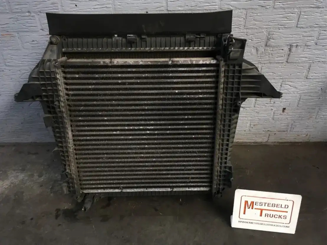 MAN Radiateur + Intercooler - Sistema de arrefecimento para Camião: foto 1 MAN Radiateur + Intercooler - Sistema de arrefecimento para Camião: foto 1