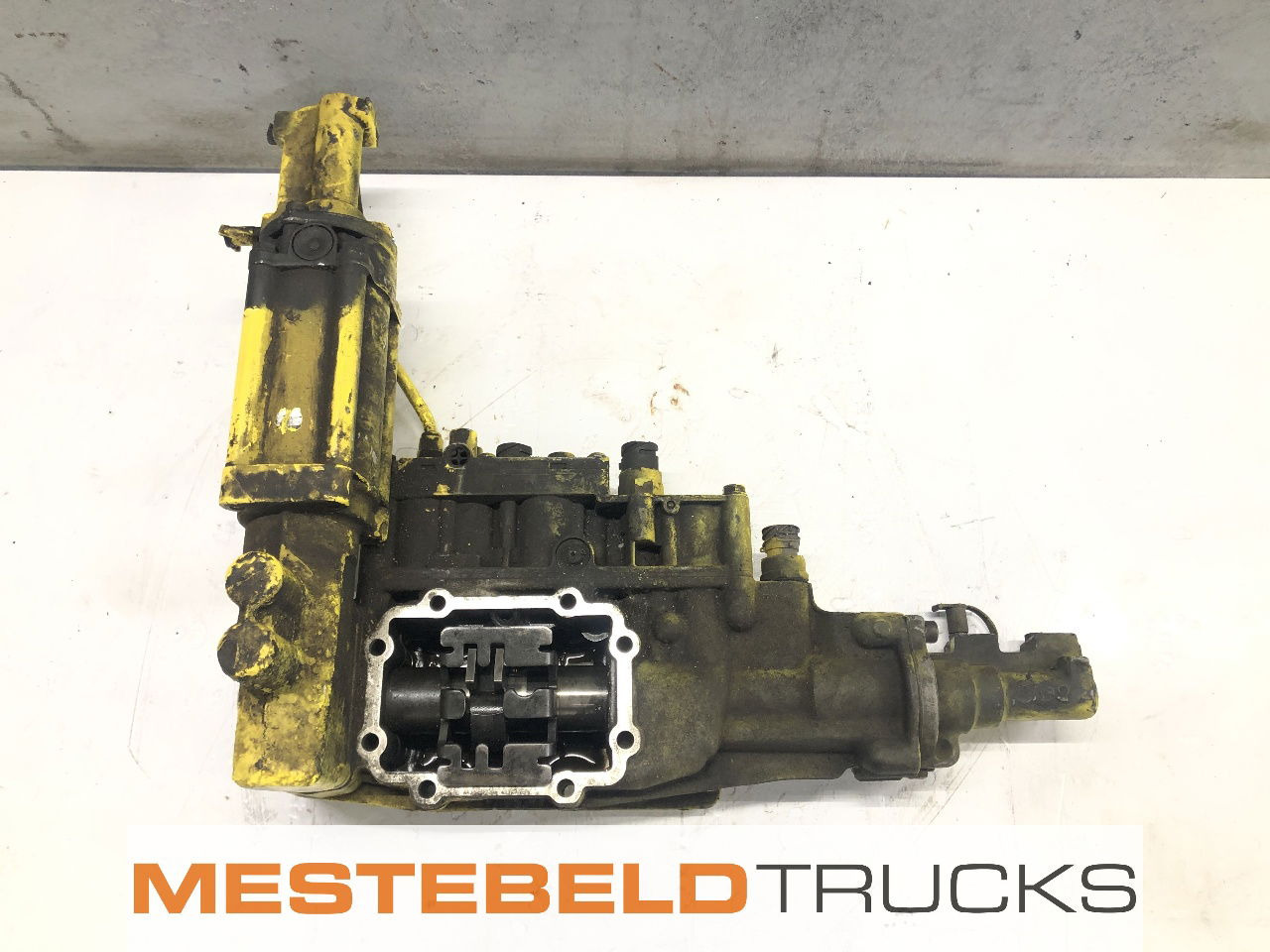 MAN Schakeldeksel 16S1820 TO - Caixas de velocidade e peças para Camião: foto 1 MAN Schakeldeksel 16S1820 TO - Caixas de velocidade e peças para Camião: foto 1