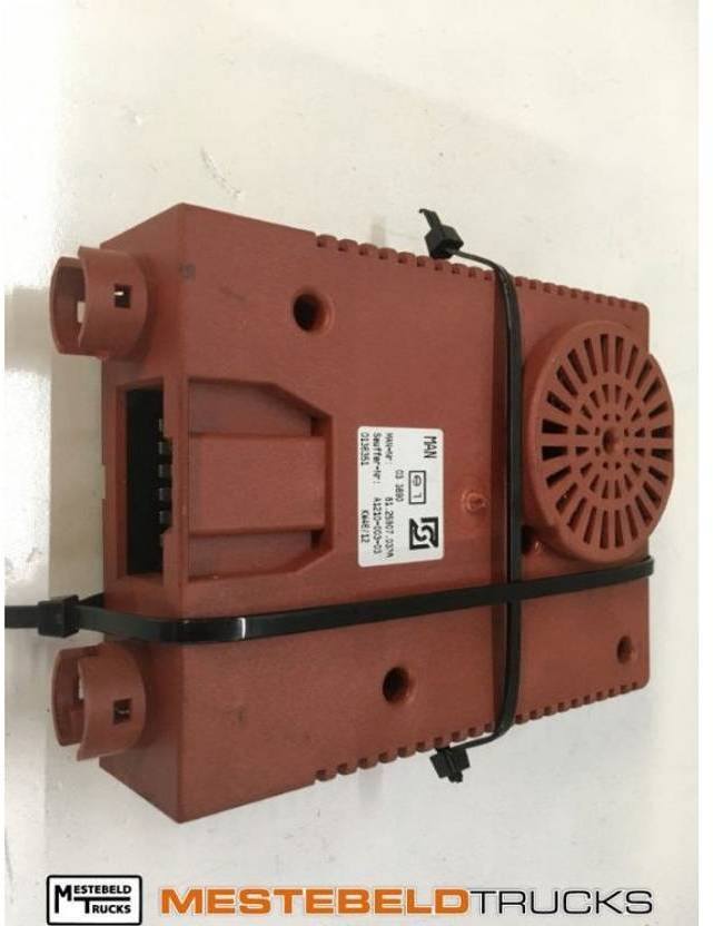 MAN Spanningsomvormer 24/12V 36A - Sistema elétrico para Camião: foto 1 MAN Spanningsomvormer 24/12V 36A - Sistema elétrico para Camião: foto 1