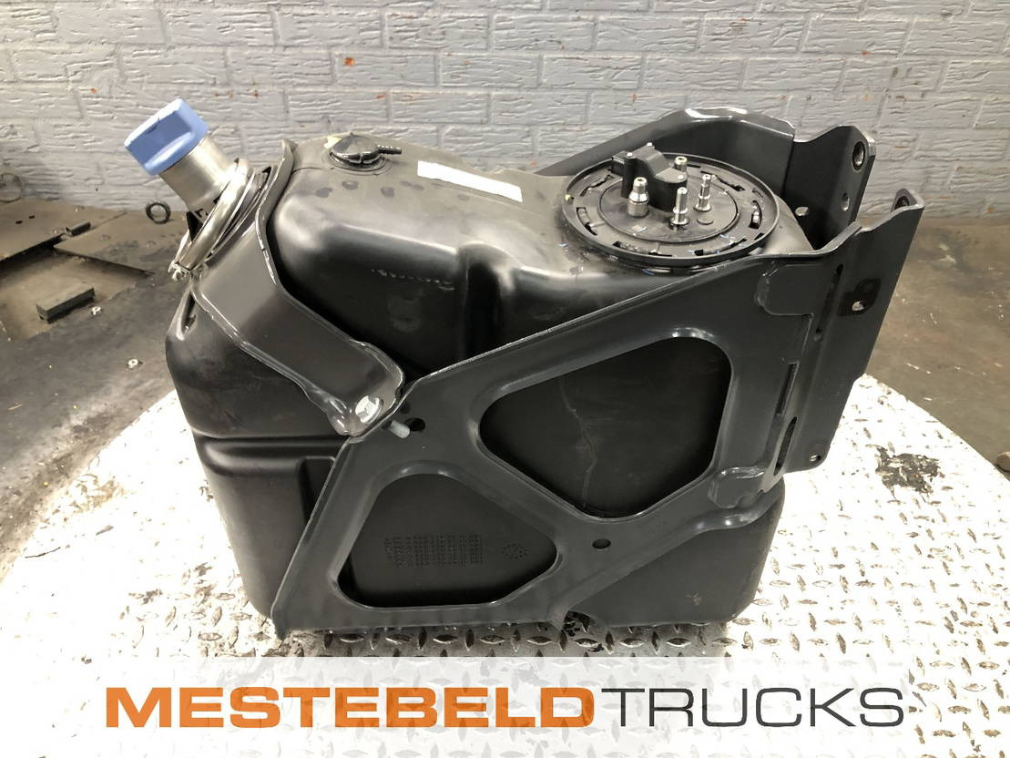 Mercedes-Benz Adblue tank 60 liter - Sistema de combustível para Camião: foto 1 Mercedes-Benz Adblue tank 60 liter - Sistema de combustível para Camião: foto 1
