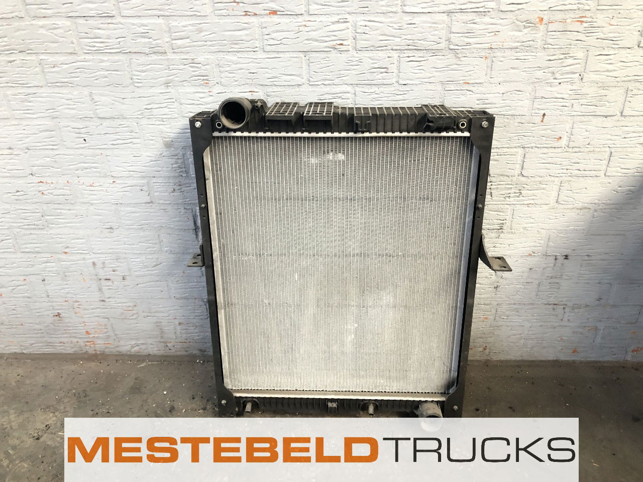 Mercedes-Benz Radiateur - Sistema de arrefecimento para Camião: foto 2 Mercedes-Benz Radiateur - Sistema de arrefecimento para Camião: foto 2