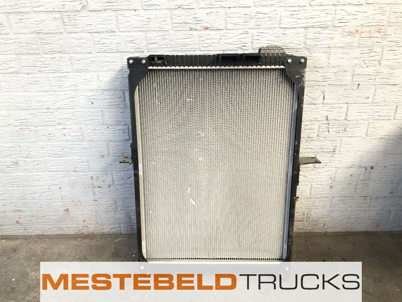 Mercedes-Benz Radiateur - Sistema de arrefecimento para Camião: foto 1 Mercedes-Benz Radiateur - Sistema de arrefecimento para Camião: foto 1