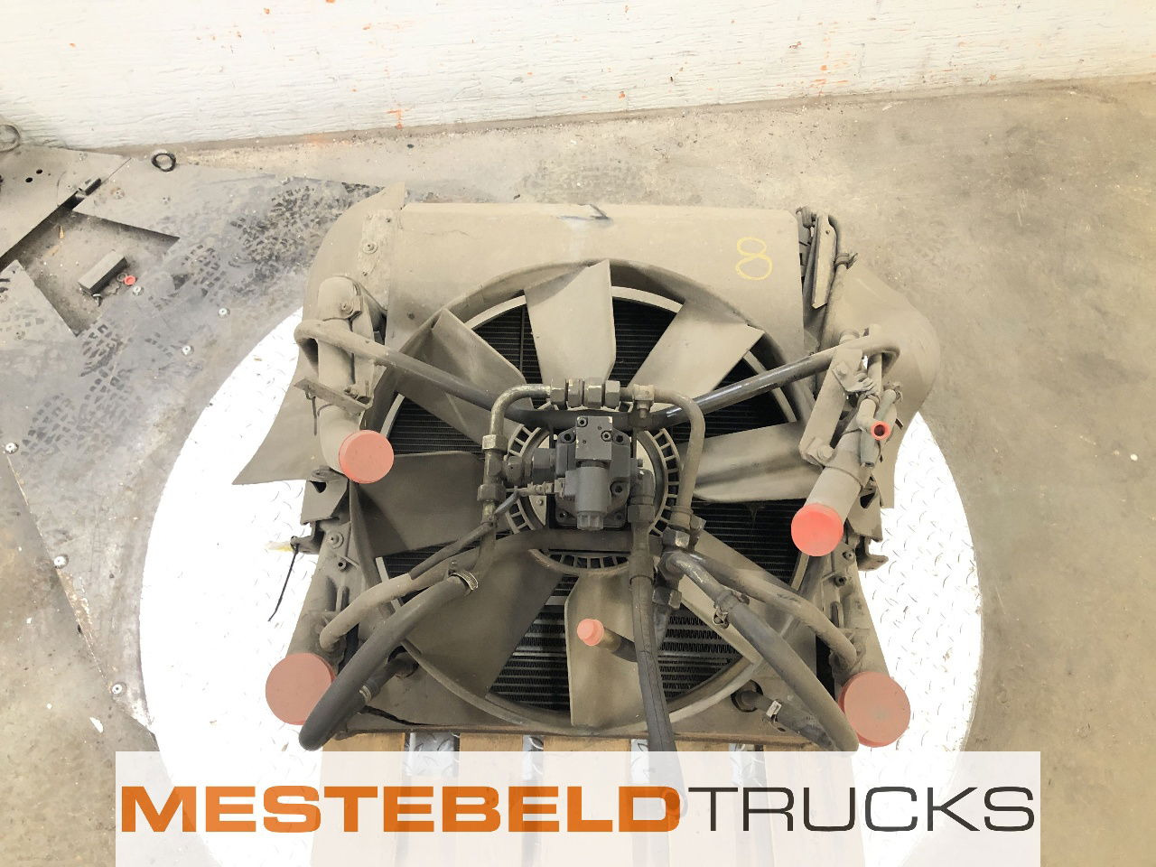 Mercedes-Benz Radiator - Sistema de arrefecimento para Camião: foto 1 Mercedes-Benz Radiator - Sistema de arrefecimento para Camião: foto 1