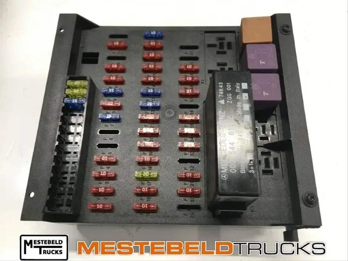 Mercedes-Benz Zekeringkast Atego 1823 - Sistema elétrico para Camião: foto 1 Mercedes-Benz Zekeringkast Atego 1823 - Sistema elétrico para Camião: foto 1