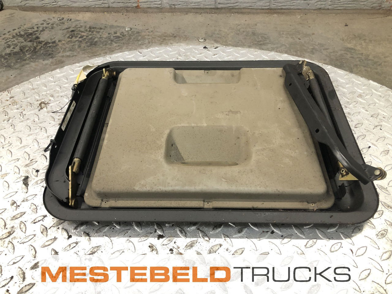 Scania Dakluik P94 - Cabine e interior para Camião: foto 2 Scania Dakluik P94 - Cabine e interior para Camião: foto 2