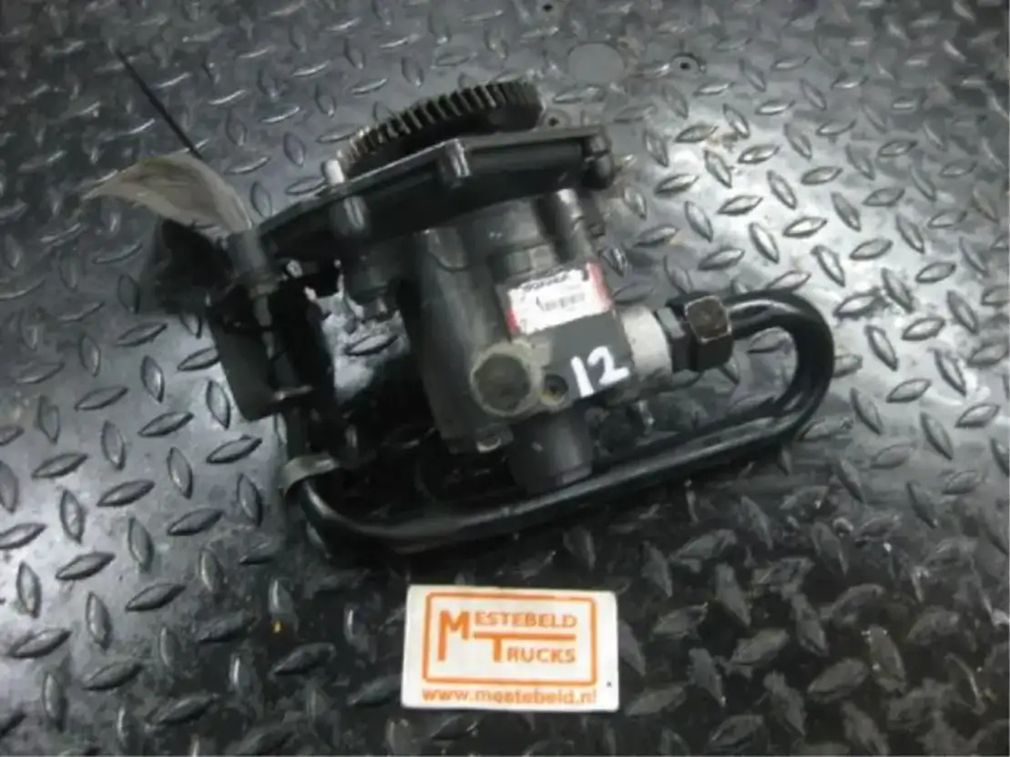 Scania S tuurpomp R-serie - Motor e peças para Camião: foto 1 Scania S tuurpomp R-serie - Motor e peças para Camião: foto 1