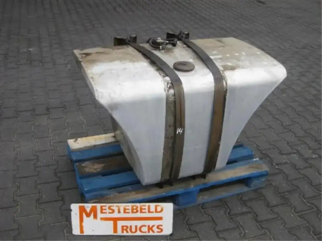 Scania T ank 4 serie - Tanque de combustível para Camião: foto 1 Scania T ank 4 serie - Tanque de combustível para Camião: foto 1