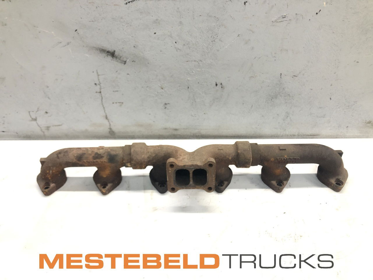 Volvo Uitlaatspruitstuk D9A340EC01 - Motor e peças para Camião: foto 1 Volvo Uitlaatspruitstuk D9A340EC01 - Motor e peças para Camião: foto 1