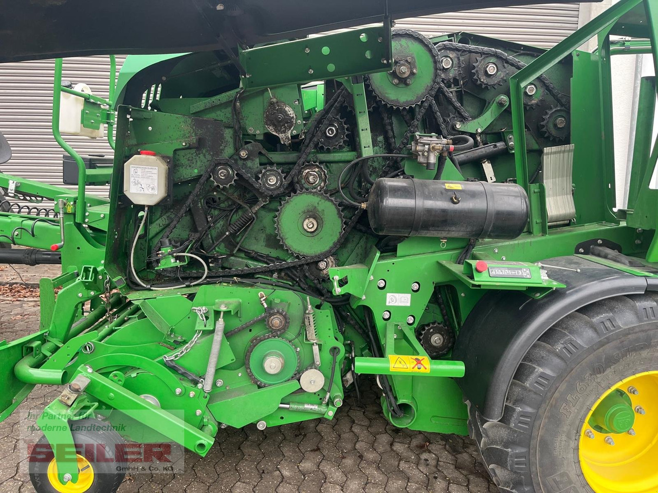 John Deere C441 R - Enfardadeira de fardos redondos: foto 4 John Deere C441 R - Enfardadeira de fardos redondos: foto 4