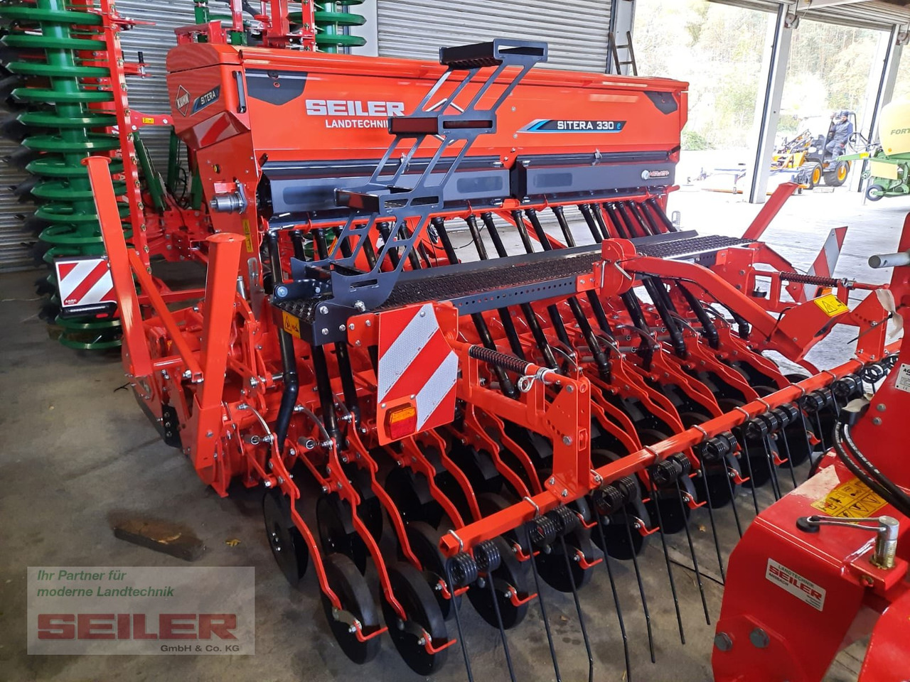 Kuhn HR 304 + Sitera 330-20E - Semeadora combinada: foto 3 Kuhn HR 304 + Sitera 330-20E - Semeadora combinada: foto 3
