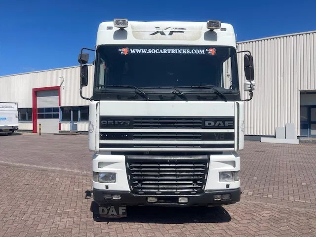 DAF XF 95 8 Tires (6x2) euro 2 - Camião de caixa aberta/ Plataforma: foto 2 DAF XF 95 8 Tires (6x2) euro 2 - Camião de caixa aberta/ Plataforma: foto 2
