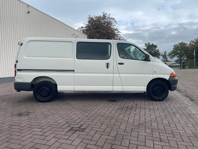 Toyota HiAce 2.5 D4-D 90 Lang Airco - Furgão compacto: foto 3 Toyota HiAce 2.5 D4-D 90 Lang Airco - Furgão compacto: foto 3