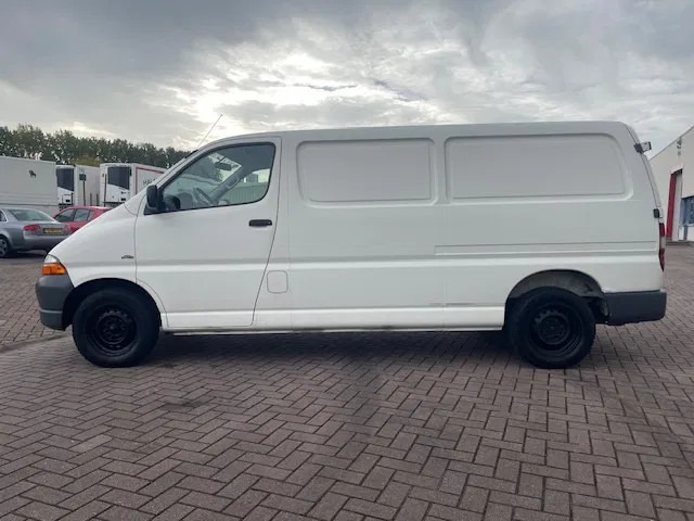 Toyota HiAce 2.5 D4-D 90 Lang Airco - Furgão compacto: foto 4 Toyota HiAce 2.5 D4-D 90 Lang Airco - Furgão compacto: foto 4