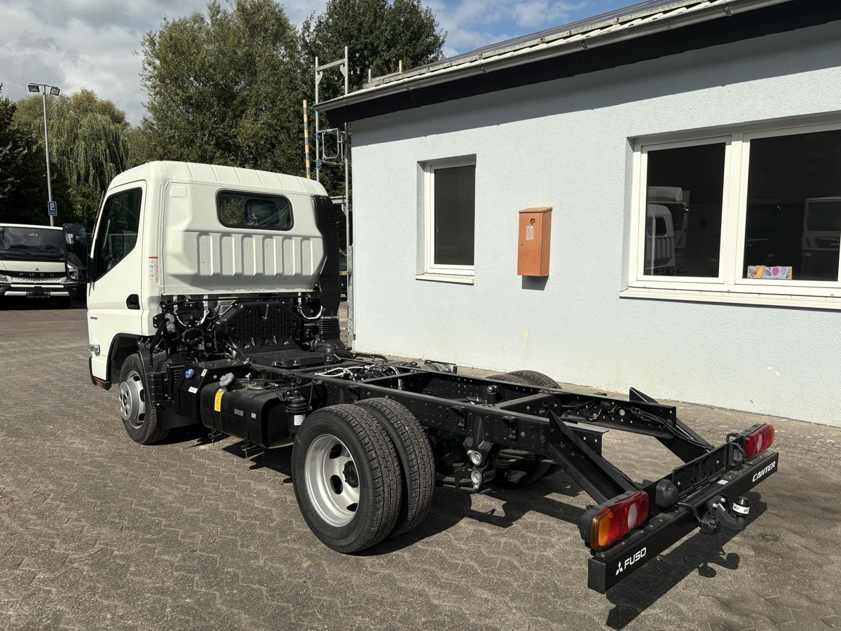 FUSO 3S15 Fahrgestell 2500 Nebenantrieb - Camião chassi: foto 3 FUSO 3S15 Fahrgestell 2500 Nebenantrieb - Camião chassi: foto 3