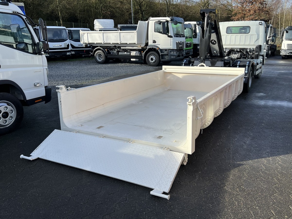 FUSO Canter FUSO 7C18 City Abrollkipper Miete - Camião polibenne: foto 4 FUSO Canter FUSO 7C18 City Abrollkipper Miete - Camião polibenne: foto 4