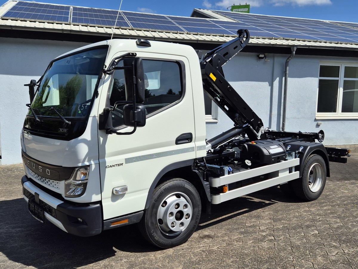 FUSO Fuso Canter 7C18 City Abrollkipper AHK Hooklift - Camião polibenne: foto 1 FUSO Fuso Canter 7C18 City Abrollkipper AHK Hooklift - Camião polibenne: foto 1