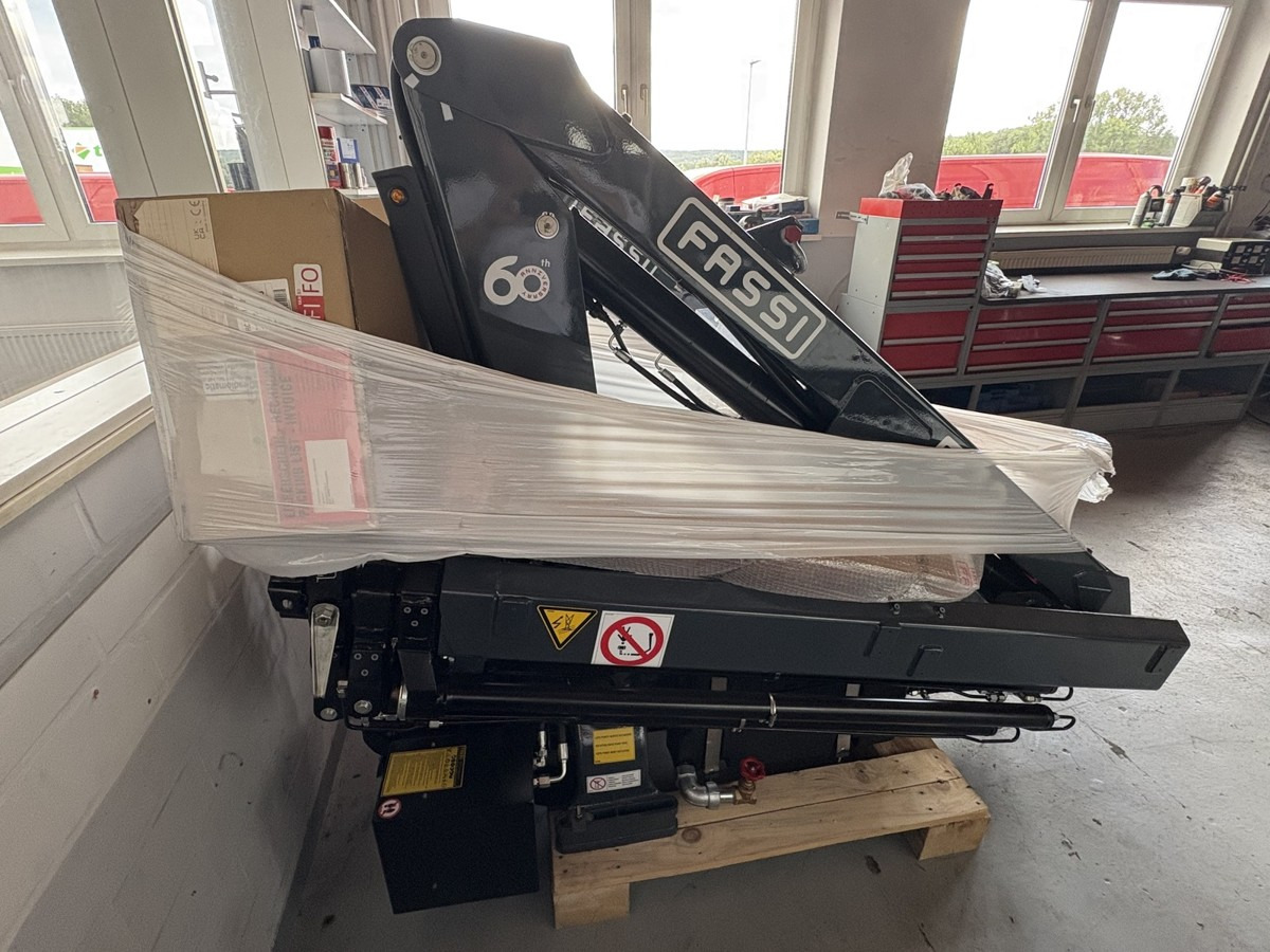 Ladekran Fassi F32A.023 Funk! NEU sofort verfügb - Grua para camião: foto 2 Ladekran Fassi F32A.023 Funk! NEU sofort verfügb - Grua para camião: foto 2