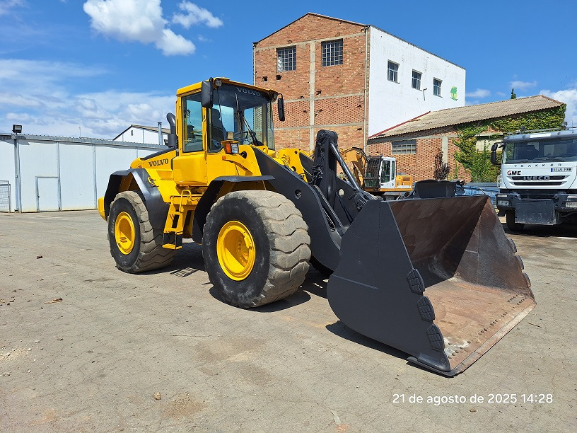 VOLVO L120E - Pá carregadora de rodas: foto 1 VOLVO L120E - Pá carregadora de rodas: foto 1