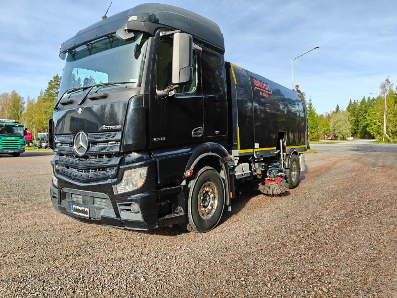 Brock SL280/2 MB Actros 1833 - Varredora urbana: foto 2 Brock SL280/2 MB Actros 1833 - Varredora urbana: foto 2
