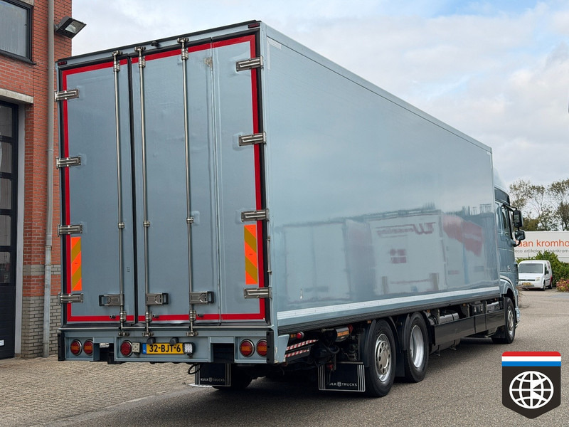 DAF XF 460 FAN TAIL LIFT / TRS / NIGHT A/C / RACING TEAM / CAMPER - Camião frigorífico: foto 5 DAF XF 460 FAN TAIL LIFT / TRS / NIGHT A/C / RACING TEAM / CAMPER - Camião frigorífico: foto 5