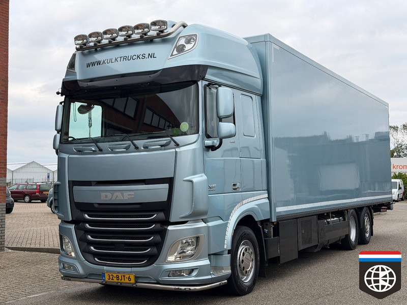 DAF XF 460 FAN TAIL LIFT / TRS / NIGHT A/C / RACING TEAM / CAMPER - Camião frigorífico: foto 2 DAF XF 460 FAN TAIL LIFT / TRS / NIGHT A/C / RACING TEAM / CAMPER - Camião frigorífico: foto 2