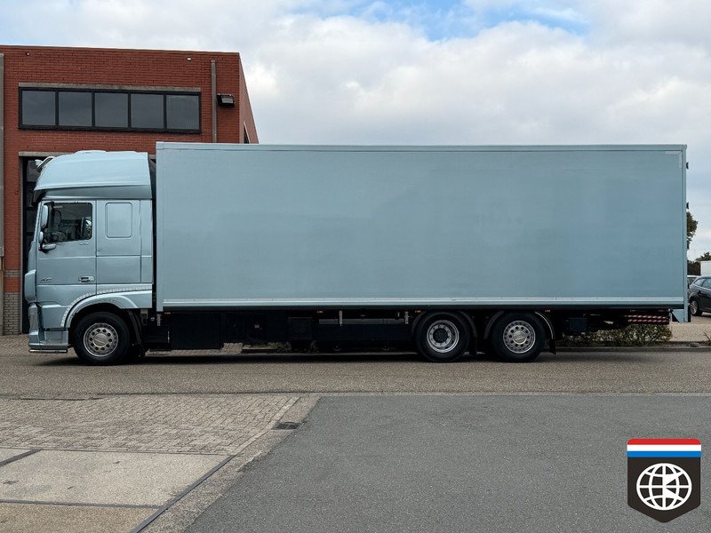 DAF XF 460 FAN TAIL LIFT / TRS / NIGHT A/C / RACING TEAM / CAMPER - Camião frigorífico: foto 3 DAF XF 460 FAN TAIL LIFT / TRS / NIGHT A/C / RACING TEAM / CAMPER - Camião frigorífico: foto 3