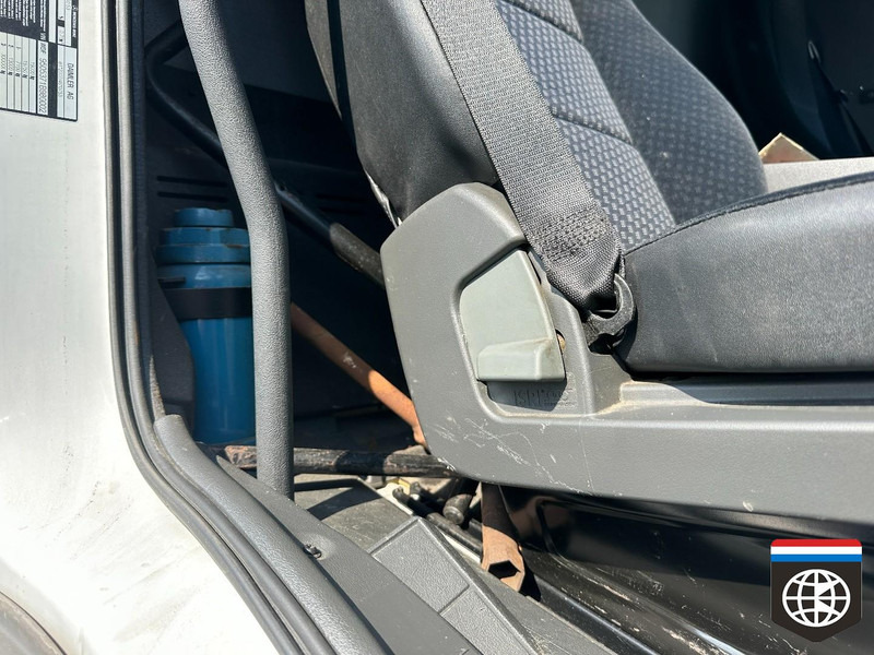 Mercedes-Benz AXOR 1833 TAIL LIFT - MANUAL GEARBOX - Camião de lona: foto 2 Mercedes-Benz AXOR 1833 TAIL LIFT - MANUAL GEARBOX - Camião de lona: foto 2