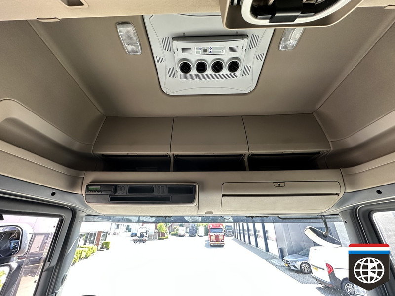 Scania R 410 Retarder / 8.1x2.5x2.65 / SLIDE ROOF / night ac / CLEAN TRUCK - Camião de lona: foto 5 Scania R 410 Retarder / 8.1x2.5x2.65 / SLIDE ROOF / night ac / CLEAN TRUCK - Camião de lona: foto 5