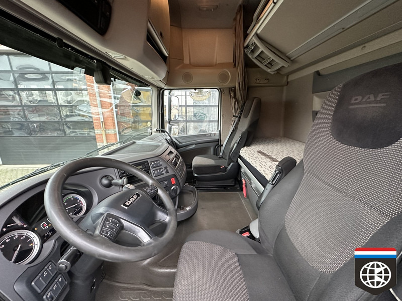 Fotografia de interior 2: Tractor DAF XF 460 FT RETARDER / STANDKLIMA / FULL SPOILER / 2x TANK