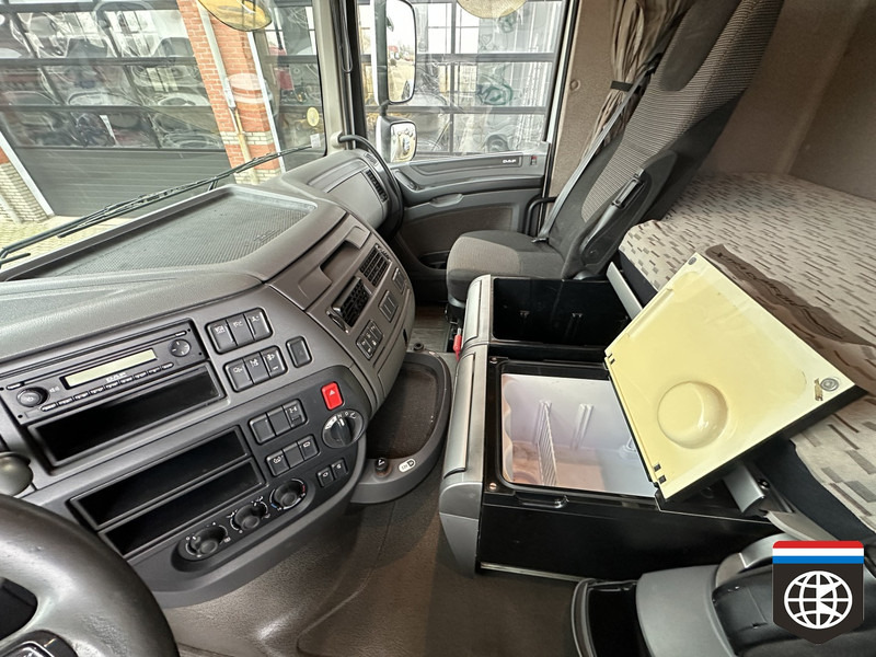 Fotografia de interior 3: Tractor DAF XF 460 FT RETARDER / STANDKLIMA / FULL SPOILER / 2x TANK