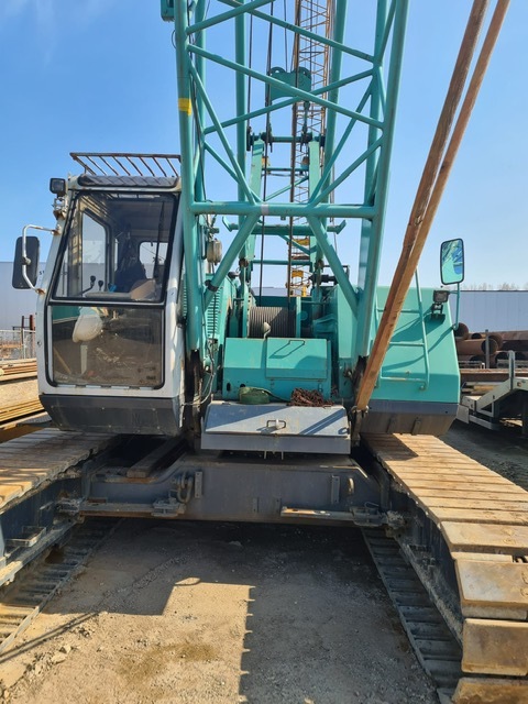 KOBELCO 7045 - Guindaste sobre esteiras: foto 2 KOBELCO 7045 - Guindaste sobre esteiras: foto 2