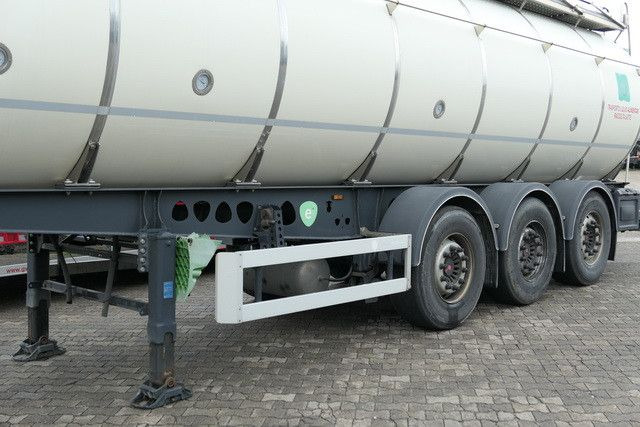 Berger SAPL 24 SATA, Isoliert, 32m³, 4 Kammern, SAF - Semi-reboque cisterna: foto 2 Berger SAPL 24 SATA, Isoliert, 32m³, 4 Kammern, SAF - Semi-reboque cisterna: foto 2