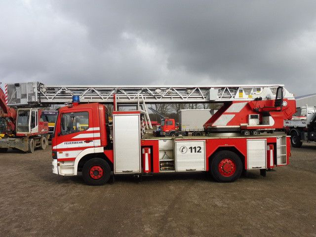 Mercedes-Benz 1528 ATEGO 4x2, Drehleiter DL23-12, Metz, 30m - Camião: foto 2 Mercedes-Benz 1528 ATEGO 4x2, Drehleiter DL23-12, Metz, 30m - Camião: foto 2