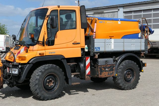 Unimog U 300 4x4, Schmidt, Streuer, Schild, Klima,27tkm - Camião: foto 2 Unimog U 300 4x4, Schmidt, Streuer, Schild, Klima,27tkm - Camião: foto 2