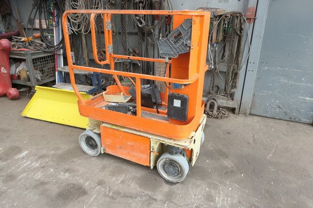 JLG 1230 ES, 3,6mtr., ohne Funktion - Caminhão com plataforma aérea: foto 2 JLG 1230 ES, 3,6mtr., ohne Funktion - Caminhão com plataforma aérea: foto 2