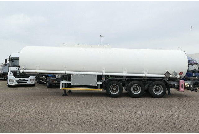 Kässbohrer STH 34/10-24/Tank 34.000 ltr./Unterbefüll./Pumpe - Semi-reboque cisterna: foto 2 Kässbohrer STH 34/10-24/Tank 34.000 ltr./Unterbefüll./Pumpe - Semi-reboque cisterna: foto 2