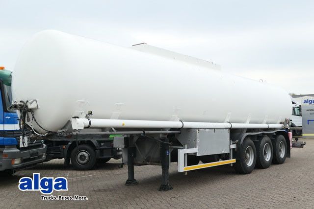 Kässbohrer STH 34/10-24/Tank 34.000 ltr./Unterbefüll./Pumpe - Semi-reboque cisterna: foto 1 Kässbohrer STH 34/10-24/Tank 34.000 ltr./Unterbefüll./Pumpe - Semi-reboque cisterna: foto 1