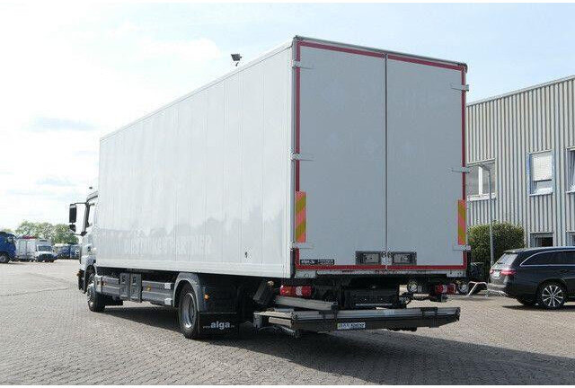 Mercedes-Benz 1224 L Atego 4x2, Möbel, LBW, Klima, Schlafliege - Camião furgão: foto 4 Mercedes-Benz 1224 L Atego 4x2, Möbel, LBW, Klima, Schlafliege - Camião furgão: foto 4