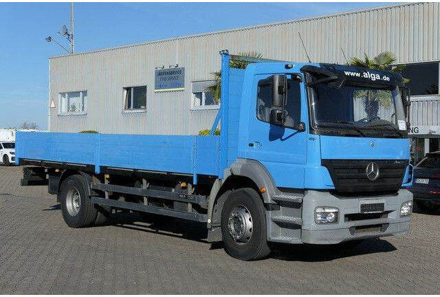 Mercedes-Benz 1824 L Axor 4x2, 3. Sitz, AHK, Gerüstbau, Klima - Camião de caixa aberta/ Plataforma: foto 3 Mercedes-Benz 1824 L Axor 4x2, 3. Sitz, AHK, Gerüstbau, Klima - Camião de caixa aberta/ Plataforma: foto 3