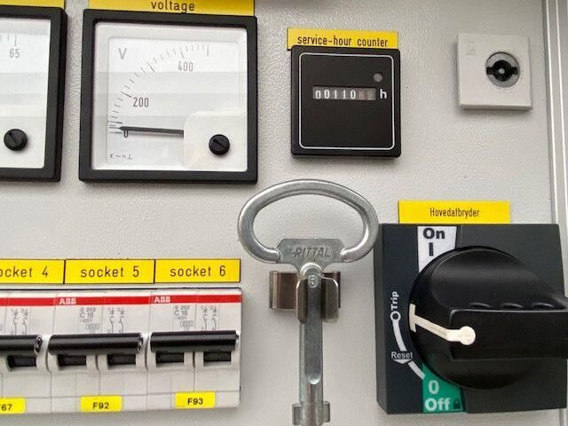 Carro de bombeiro Mercedes-Benz 1833 Axor 4x4,Palfinger PK8502,Allrad,Seilwinde: foto 18 Carro de bombeiro Mercedes-Benz 1833 Axor 4x4,Palfinger PK8502,Allrad,Seilwinde: foto 18