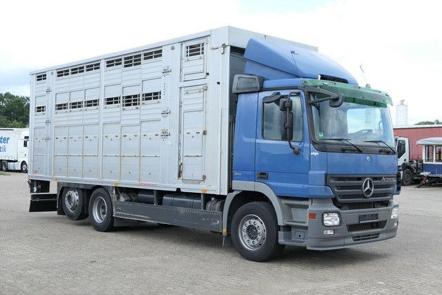 Mercedes-Benz 2541 L Actros 6x2, Finkl, 3 Stock,Kombi Liner XL - Camião de transporte de cavalos: foto 4 Mercedes-Benz 2541 L Actros 6x2, Finkl, 3 Stock,Kombi Liner XL - Camião de transporte de cavalos: foto 4