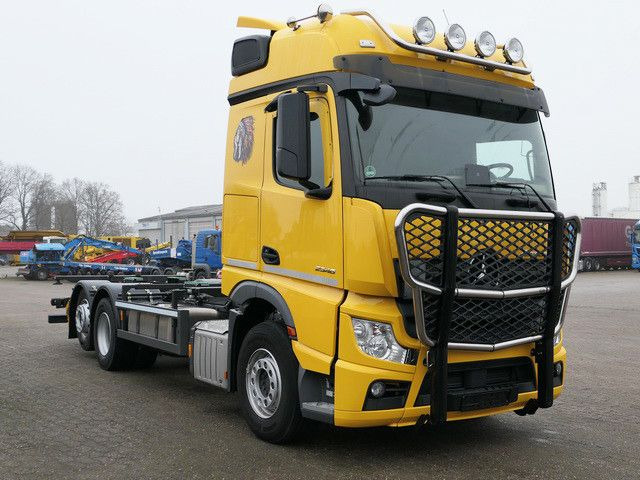 Mercedes-Benz 2546 L 6x2, MP4, 2x Schlafliege, Bullfänger, AC - Camião transportador de contêineres/ Caixa móvel: foto 5 Mercedes-Benz 2546 L 6x2, MP4, 2x Schlafliege, Bullfänger, AC - Camião transportador de contêineres/ Caixa móvel: foto 5