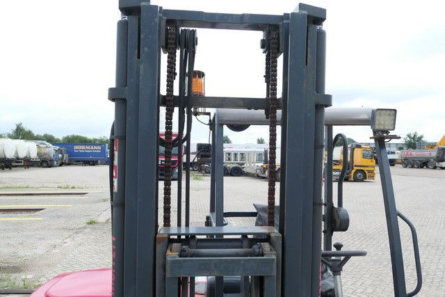 Moffett M4 25.3, Mitnahmestapler, 2.500kg, 3m Hubhöhe - Empilhador montado em camião: foto 5 Moffett M4 25.3, Mitnahmestapler, 2.500kg, 3m Hubhöhe - Empilhador montado em camião: foto 5