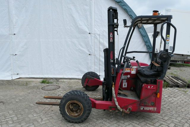 Moffett M4 25.3, Mitnahmestapler, 2.500kg, 3m Hubhöhe - Empilhador montado em camião: foto 2 Moffett M4 25.3, Mitnahmestapler, 2.500kg, 3m Hubhöhe - Empilhador montado em camião: foto 2