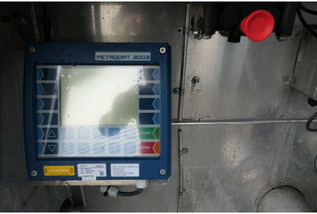 Schrader Z-STA24-42.7/4, Peilstab, 4 Kammern, 43m³ - Semi-reboque cisterna: foto 4 Schrader Z-STA24-42.7/4, Peilstab, 4 Kammern, 43m³ - Semi-reboque cisterna: foto 4